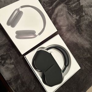Used grey apple AirPod max